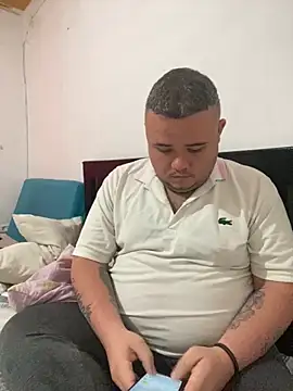 Snapshot of Chimbo-1996 chatting on October 29, 8:34 pm Chimbo-1996 online show from October 29, 8:34 pm