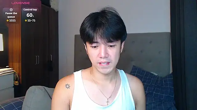 Snapshot of Addictiveboi chatting on October 18, 2:05 am Addictiveboi online show from October 18, 2:05 am