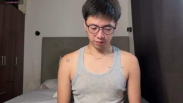 Addictiveboi online show from May 15, 3:48 am