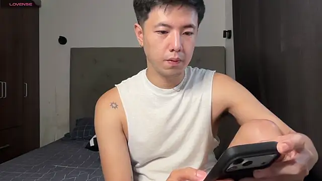 Addictiveboi online show from May 9, 4:24 am