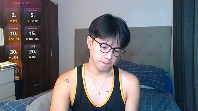 Snapshot of Addictiveboi chatting on October 23, 4:27 am Addictiveboi online show from October 23, 4:27 am