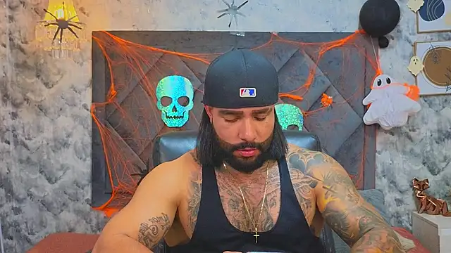 Snapshot of Apolo_rousse1 chatting on October 28, 11:07 pm Apolo rousse1 online show from October 28, 11:07 pm