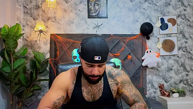 Snapshot of Apolo_rousse1 chatting on November 1, 10:25 pm Apolo rousse1 online show from November 1, 10:25 pm