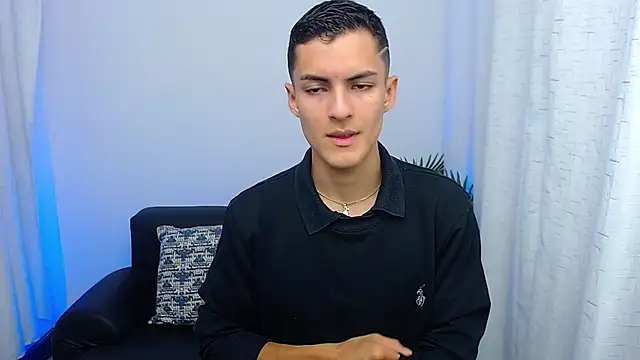 Snapshot of Matiius18 chatting on October 22, 1:59 pm Matiius18 online show from October 22, 1:59 pm