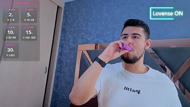 Snapshot of ryan_evanss chatting on October 21, 12:41 pm ryan evanss online show from October 21, 12:41 pm