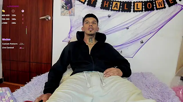 Snapshot of Savajelust chatting on October 10, 12:10 pm Savajelust online show from October 10, 12:10 pm