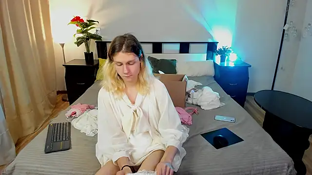 kitsuhii online show from September 15, 2:51 pm