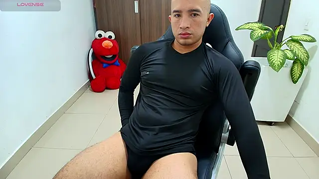Snapshot of sebastian_oconnor77 chatting on October 8, 12:53 pm sebastian oconnor77 online show from October 8, 12:53 pm
