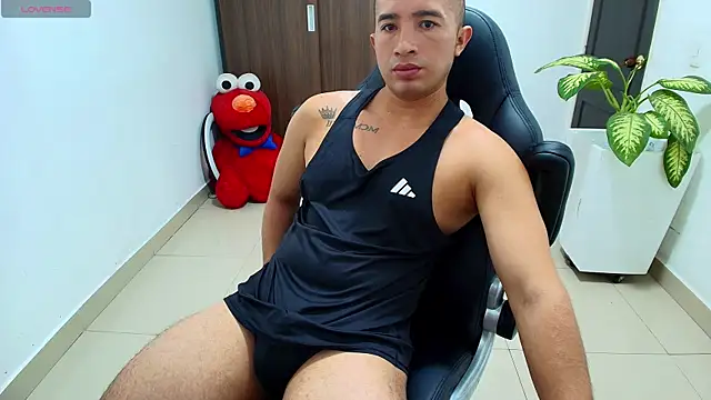 Snapshot of sebastian_oconnor77 chatting on September 30, 1:25 pm sebastian oconnor77 online show from September 30, 1:25 pm