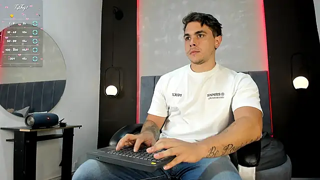 Snapshot of Liam_walk_ chatting on October 6, 8:02 pm Liam walk online show from October 6, 8:02 pm