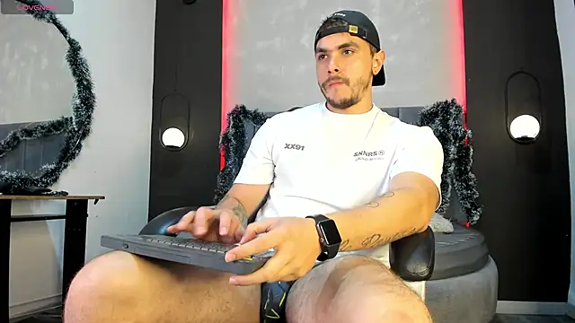 Liam walk  online show from December 21, 10:18 pm