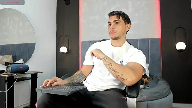 Snapshot of Liam_walk_ chatting on October 10, 10:34 pm Liam walk online show from October 10, 10:34 pm