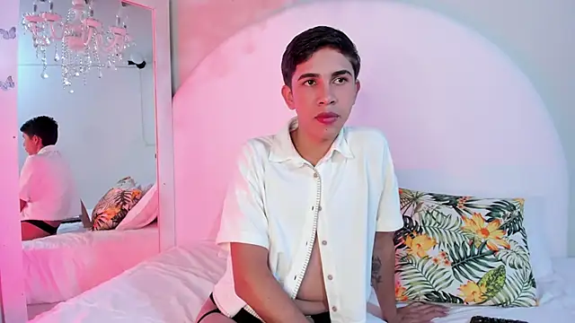 Snapshot of JoshuaSanzz chatting on September 11, 4:22 am JoshuaSanzz online show from September 11, 4:22 am