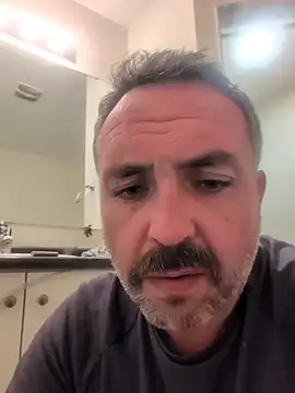 Snapshot of cloudymatt chatting on October 30, 12:02 am cloudymatt online show from October 30, 12:02 am