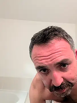 Snapshot of cloudymatt chatting on November 1, 7:56 am cloudymatt online show from November 1, 7:56 am