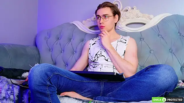 WilliamDyson online show from May 13, 3:36 am