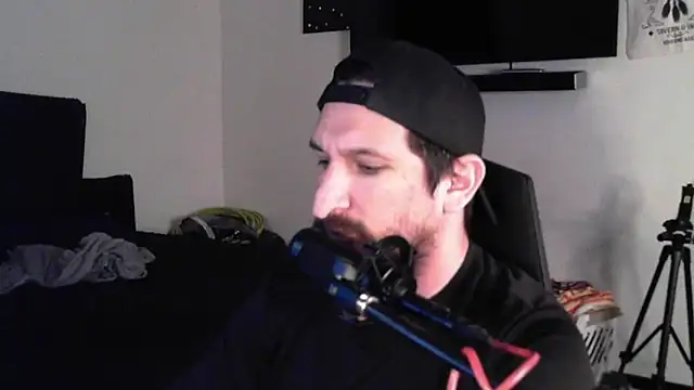 Snapshot of DevilPup75_ chatting on September 10, 12:09 am DevilPup75 online show from September 10, 12:09 am