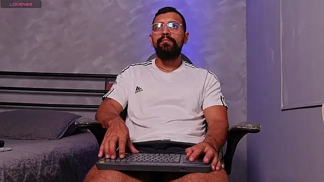 vincentjaxon online show from April 30, 6:48 pm