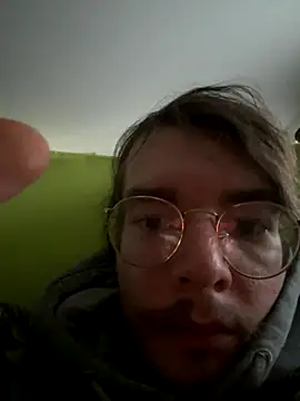 Snapshot of Hungboxer69 chatting on October 24, 12:13 am Hungboxer69 online show from October 24, 12:13 am