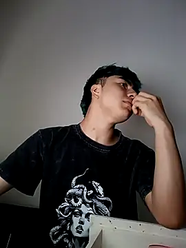 Snapshot of AlexanderCollman chatting on October 22, 8:23 pm AlexanderCollman online show from October 22, 8:23 pm