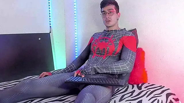 Snapshot of CamCumBoy chatting on September 25, 10:25 am CamCumBoy online show from September 25, 10:25 am