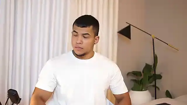 Snapshot of Thiago_Valente chatting on October 14, 12:56 pm Thiago Valente online show from October 14, 12:56 pm