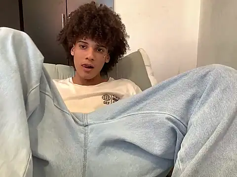 Max Rain online show from April 27, 10:04 pm