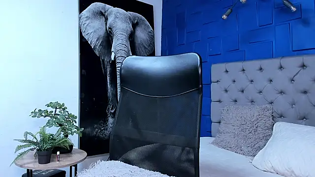 Snapshot of andres-clark92 chatting on October 31, 7:39 pm andres-clark92 online show from October 31, 7:39 pm