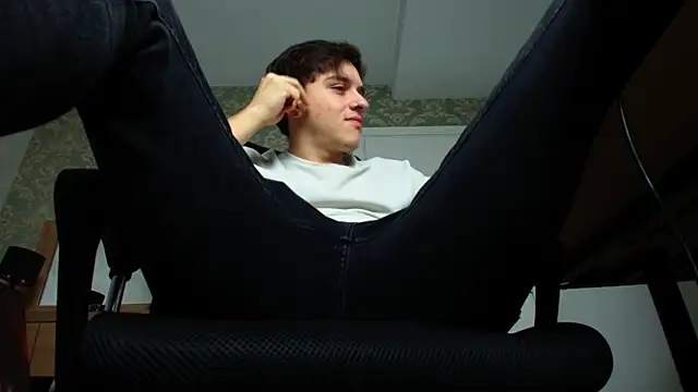 Snapshot of FelixStarkk chatting on September 29, 4:44 am FelixStarkk online show from September 29, 4:44 am
