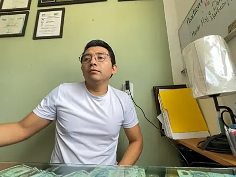 AlejXndroKD online show from October 18, 5:18 pm