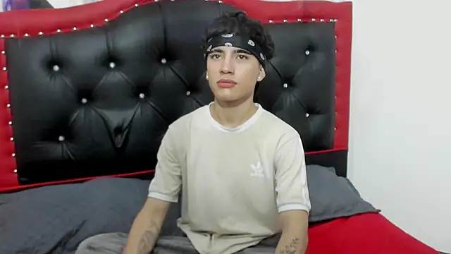 Thiago Divine  online show from October 18, 10:47 pm