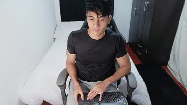 stylish men online show from October 15, 11:23 pm