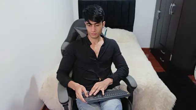 stylish men online show from October 21, 2:09 pm