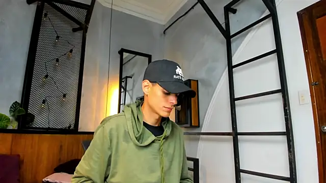 Snapshot of Dani_mc1 chatting on October 14, 11:28 am Dani mc1 online show from October 14, 11:28 am
