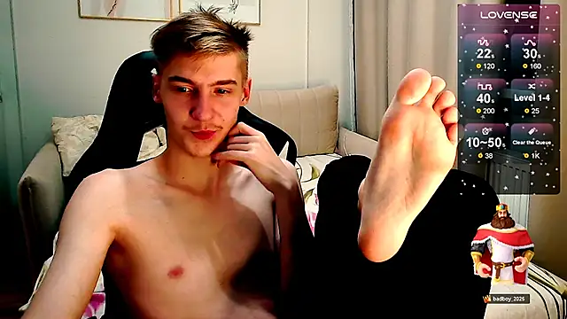 Snapshot of MrSexyCum4U chatting on October 29, 9:29 pm MrSexyCum4U online show from October 29, 9:29 pm