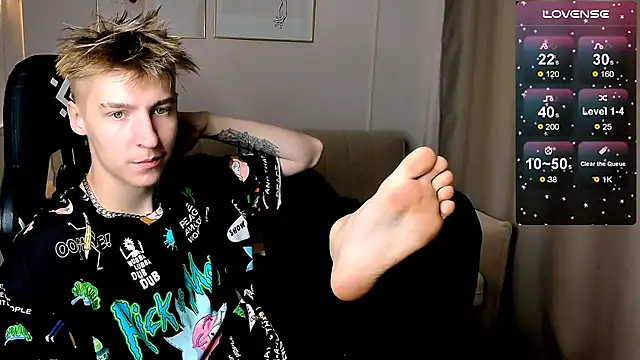 Snapshot of MrSexyCum4U chatting on October 26, 11:12 am MrSexyCum4U online show from October 26, 11:12 am