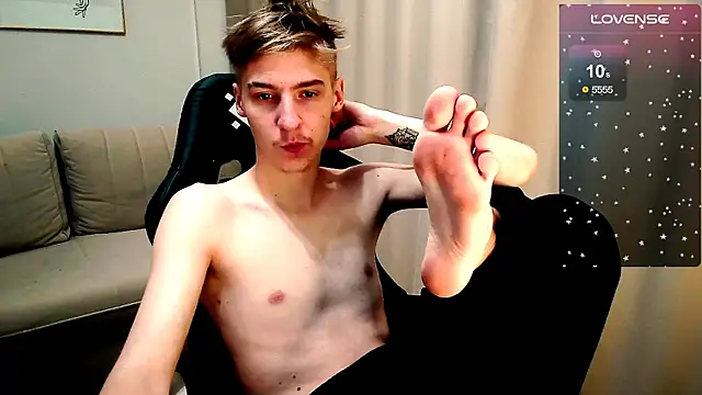 Snapshot of MrSexyCum4U chatting on October 28, 7:27 pm MrSexyCum4U online show from October 28, 7:27 pm