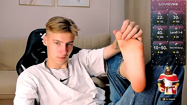 Snapshot of MrSexyCum4U chatting on October 19, 12:15 am MrSexyCum4U online show from October 19, 12:15 am