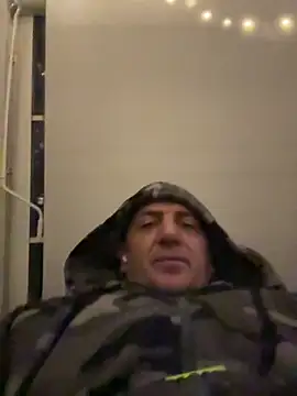 BULLBSX online show from April 3, 9:00 pm