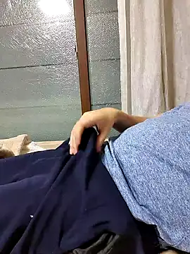 starvingo2002 online show from December 18, 9:05 am