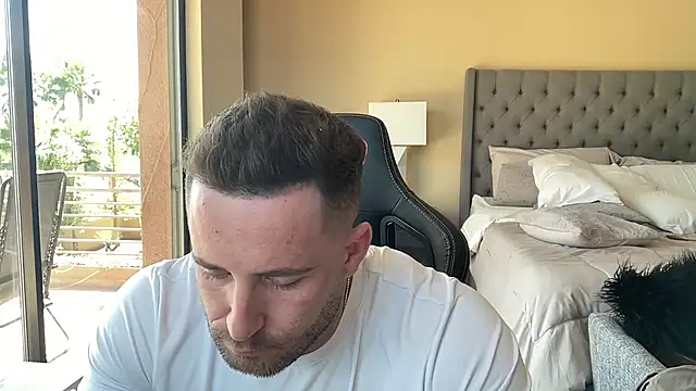 brettmycles28 online show from September 13, 6:53 pm