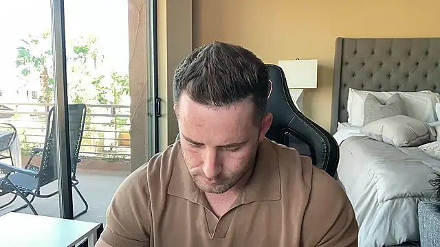 brettmycles28 online show from September 23, 9:14 pm