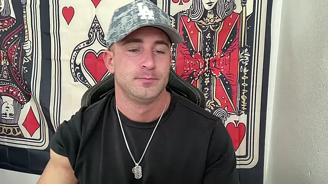 brettmycles28 online show from November 29, 5:04 pm