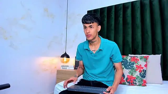 Snapshot of Thiago_twink chatting on September 23, 1:21 pm Thiago twink online show from September 23, 1:21 pm