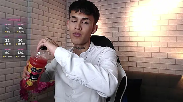 Snapshot of Thiago_twink chatting on September 18, 3:08 am Thiago twink online show from September 18, 3:08 am