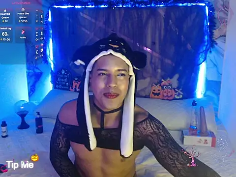 Snapshot of Boy-X- chatting on October 31, 11:30 pm Boy-X- online show from October 31, 11:30 pm