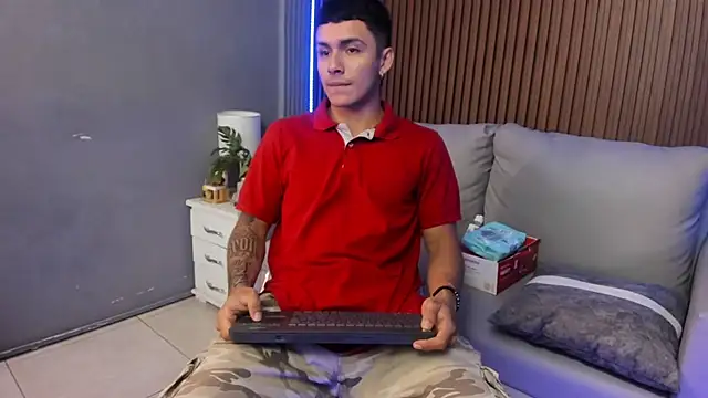 Snapshot of Leo_santoro chatting on October 6, 1:27 pm Leo santoro online show from October 6, 1:27 pm