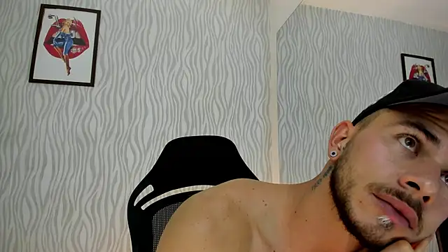 Snapshot of dylan_jacobx chatting on October 14, 11:01 pm dylan jacobx online show from October 14, 11:01 pm