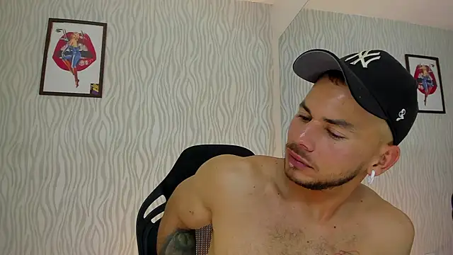 Snapshot of dylan_jacobx chatting on October 5, 4:38 am dylan jacobx online show from October 5, 4:38 am