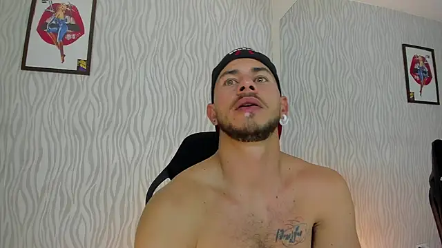 Snapshot of dylan_jacobx chatting on October 9, 12:37 am dylan jacobx online show from October 9, 12:37 am